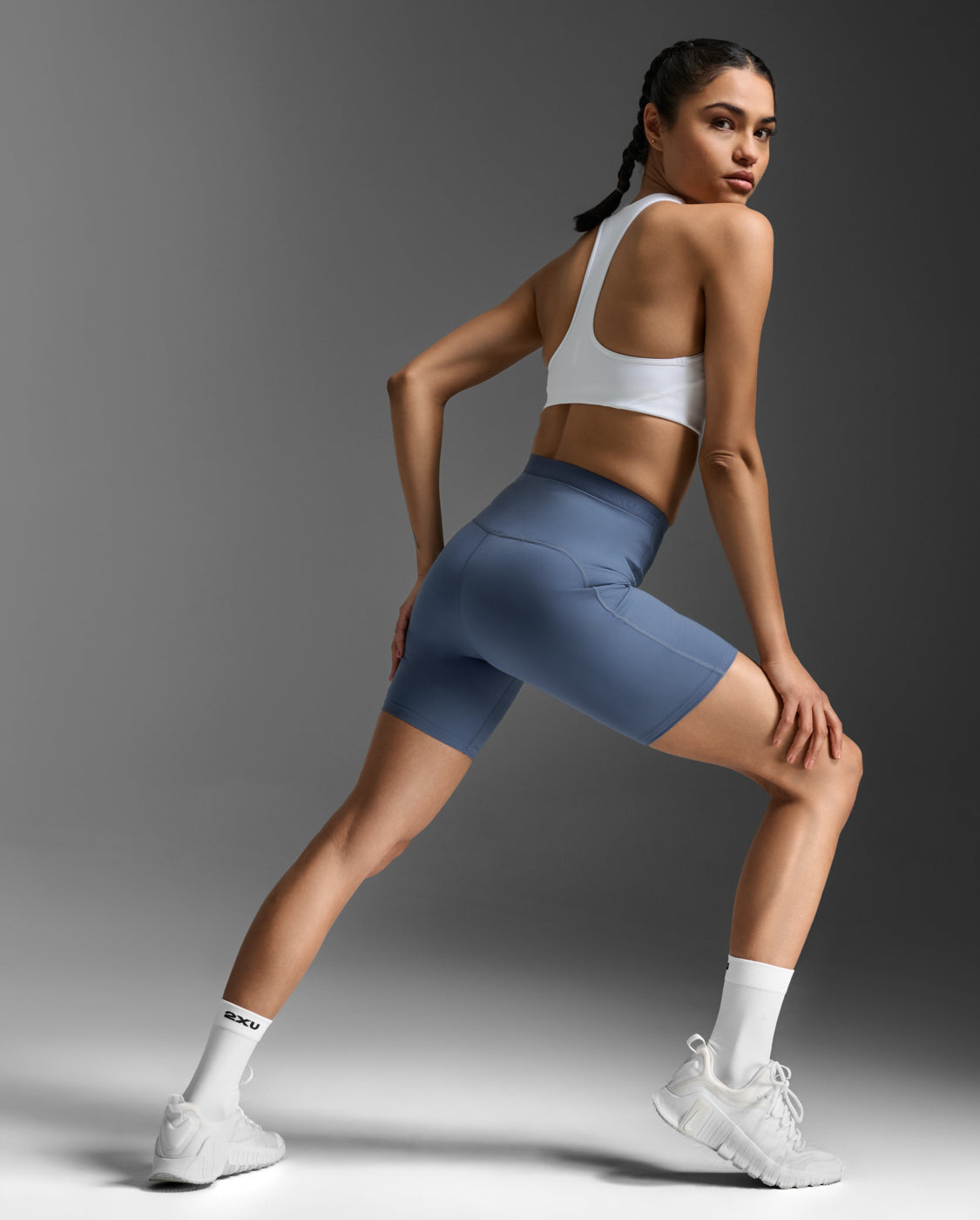 2xu-form-stash-hi-rise-6-compression-short-con-tasche image 2