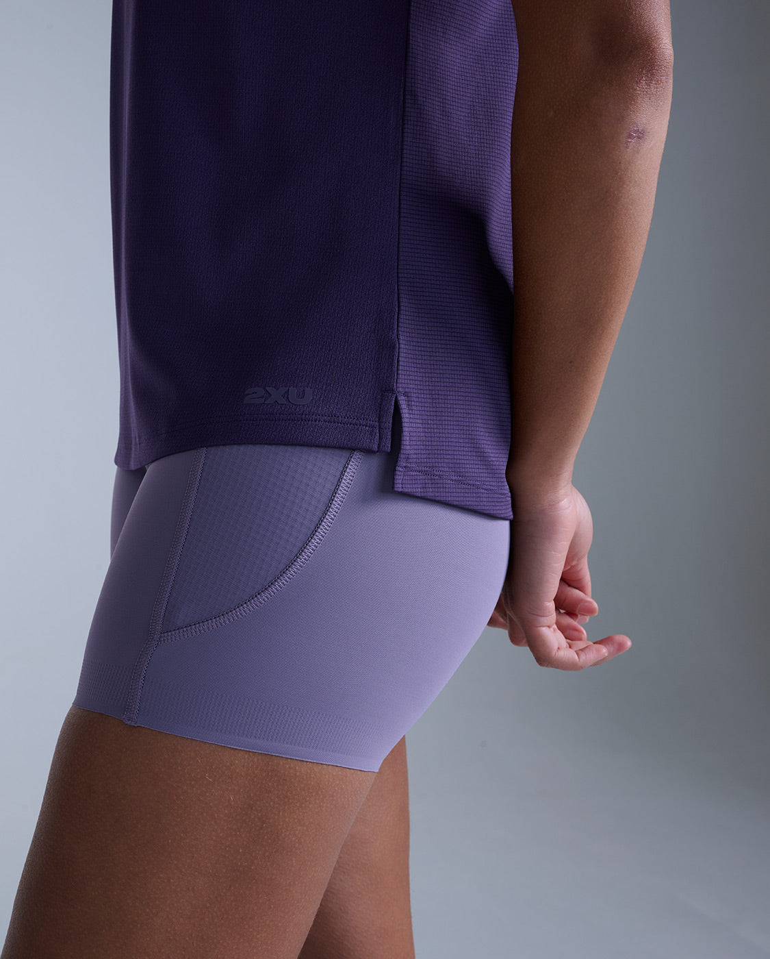 2xu-aero-singlet-canotta-running-donna-slim image 3