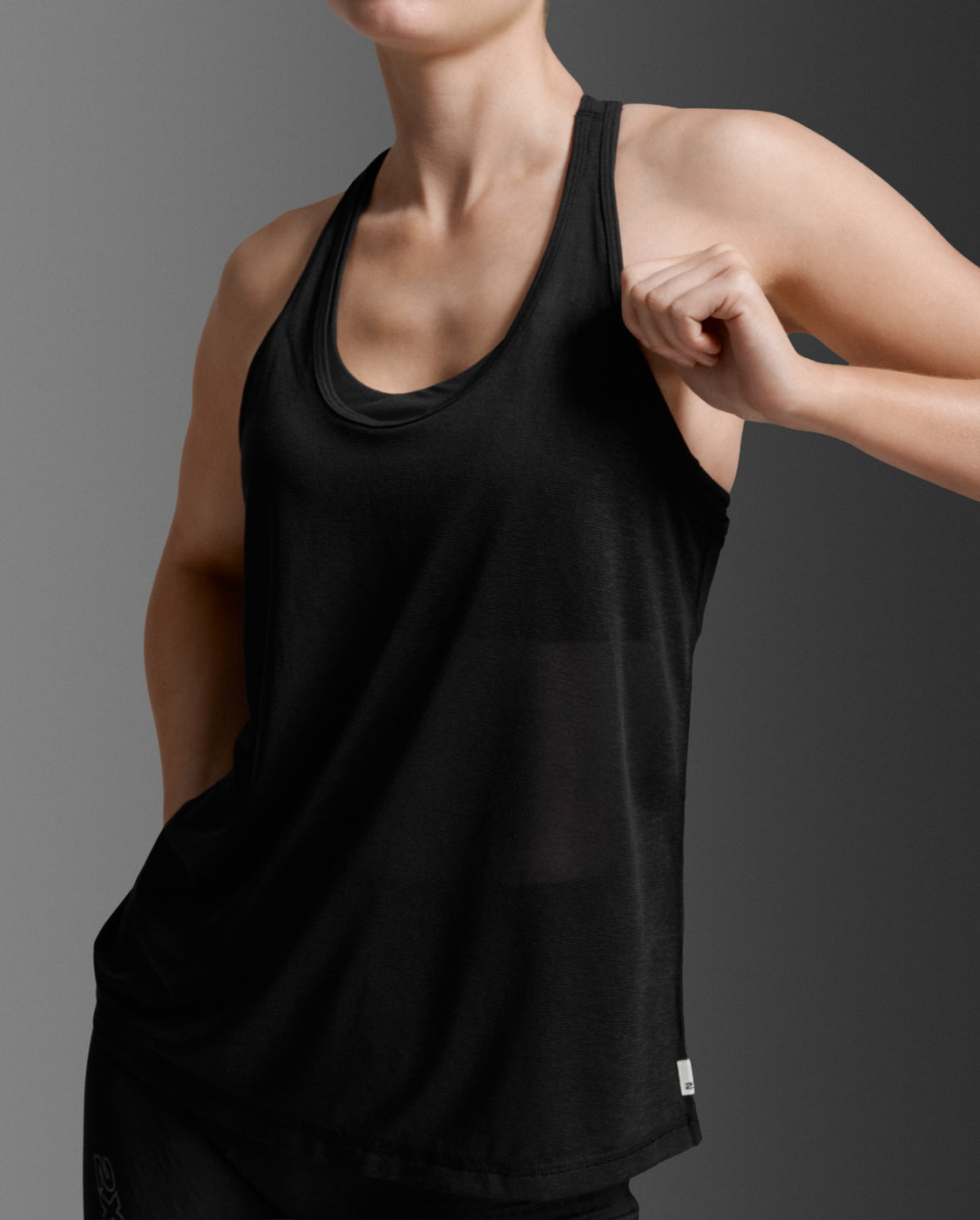 2xu-relight-racerback-singlet-canotta-training-donna-nero image 4