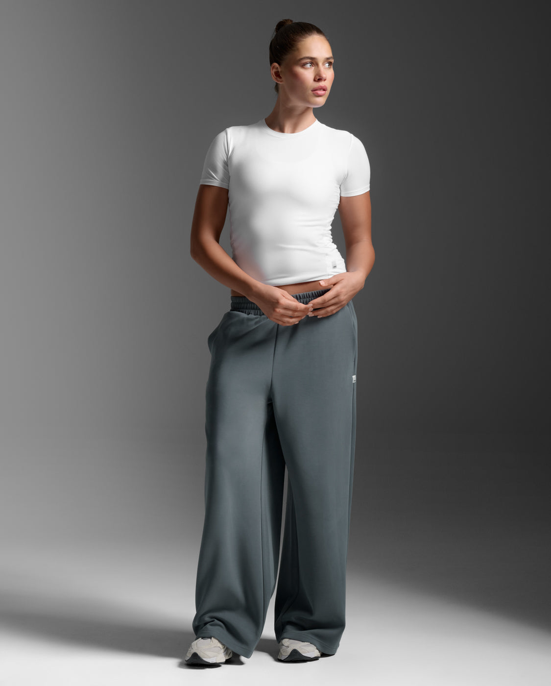 2xu-wonderluxe-fitted-tee-t-shirt-donna-bianca-fit-modellante image 4