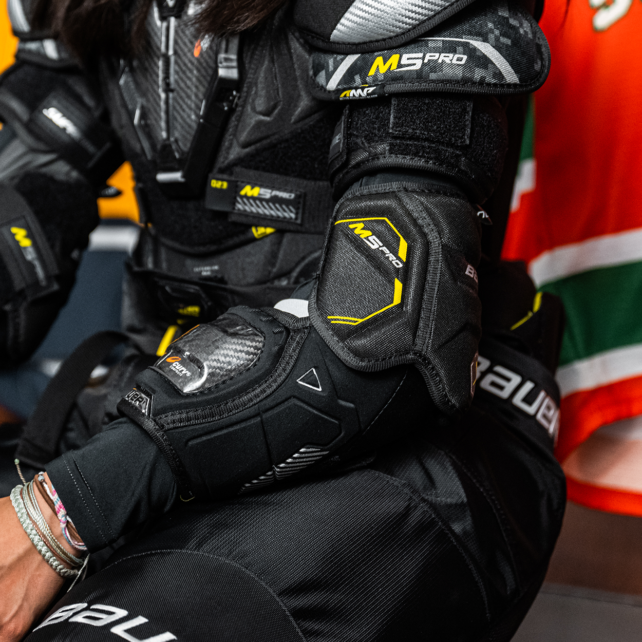 bauer-supreme-m5-pro-gomitiere-hockey-intermediate image 2
