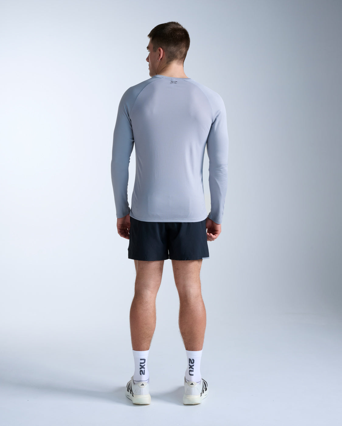2xu-aero-long-sleeve-maglia-running-manica-lunga-grigio image 7