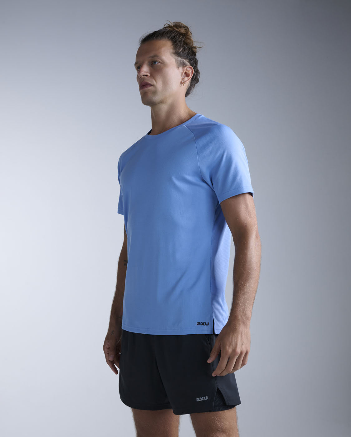 2xu-aero-tee-maglia-running-traspirante-uomo image 1