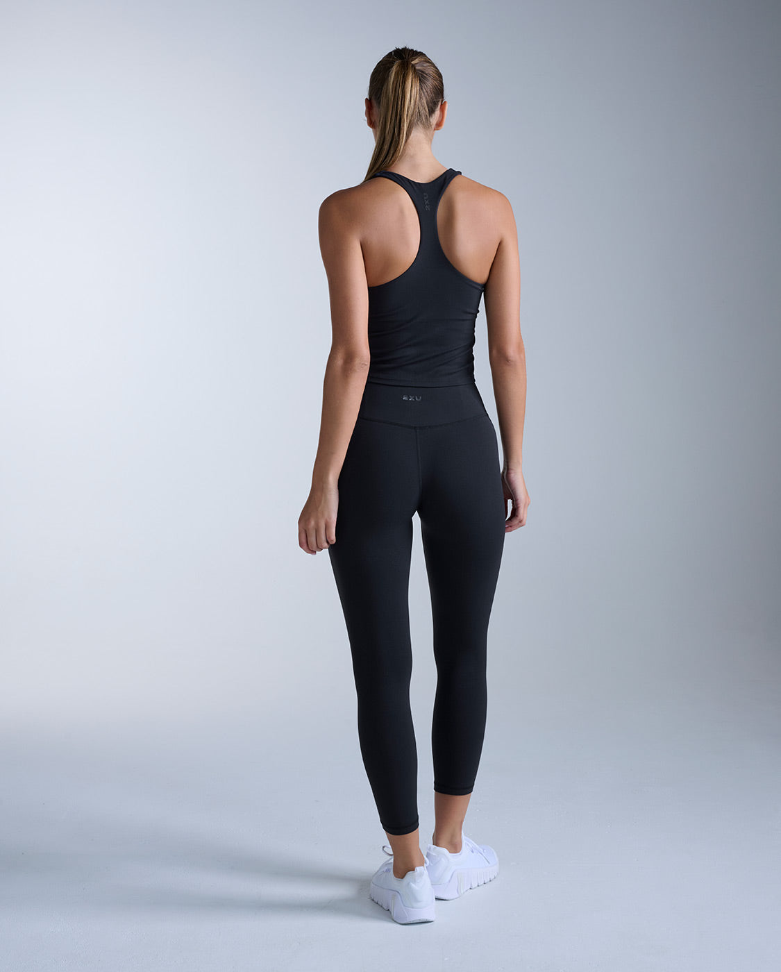 2xu-fluid-racerback-tank-top-donna-nero image 6