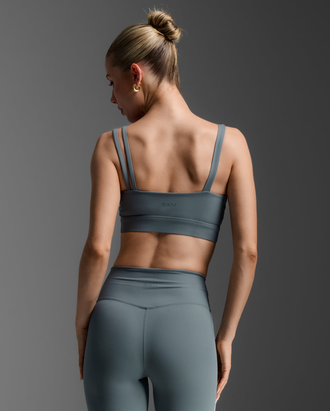 2xu-form-fluid-asymmetric-bra-reggiseno-sportivo-supporto-leggero image 3