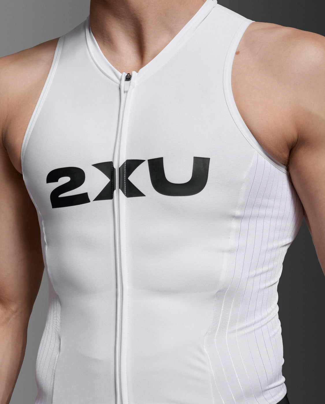 2xu-light-speed-react-trisuit-uomo-a-maniche-corte image 5