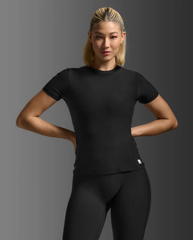 2xu-wonderluxe-fitted-tee-donna-nero-body-skimming image 1
