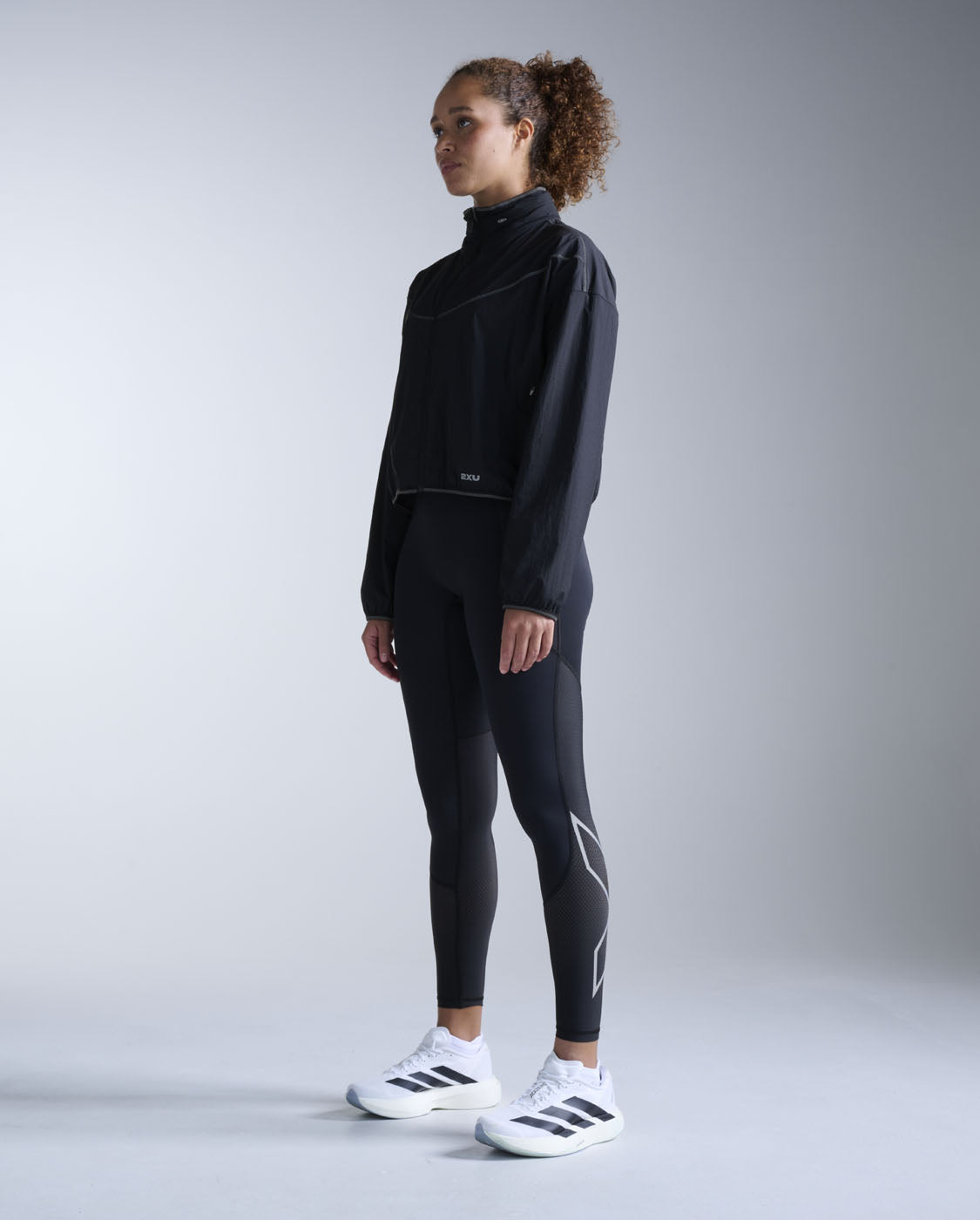 2xu-aero-sheer-bomber-giacca-running-donna-antipioggia-grigio image 7