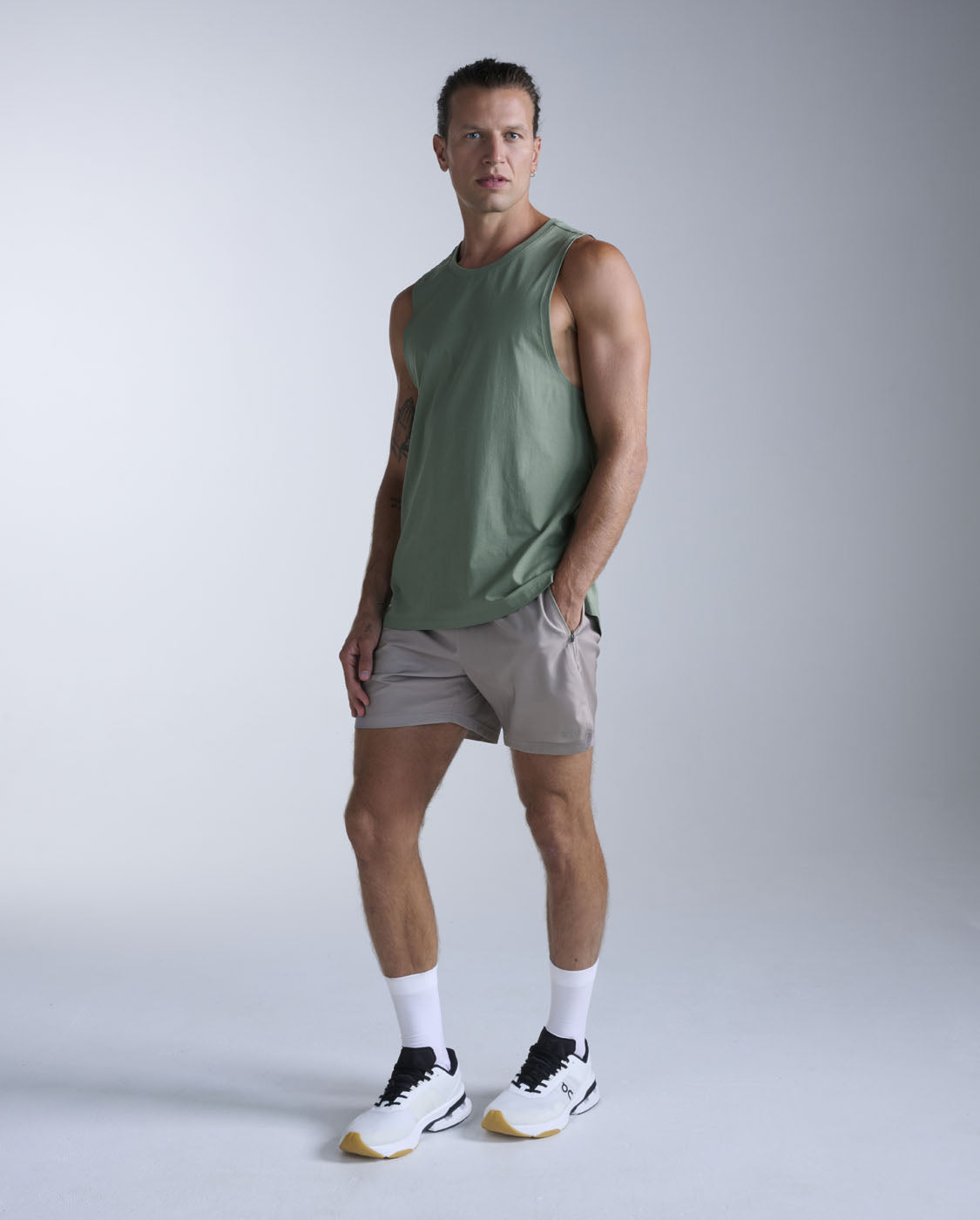 2xu-motion-cotton-flex-tank-uomo-canotta-training-verde image 6