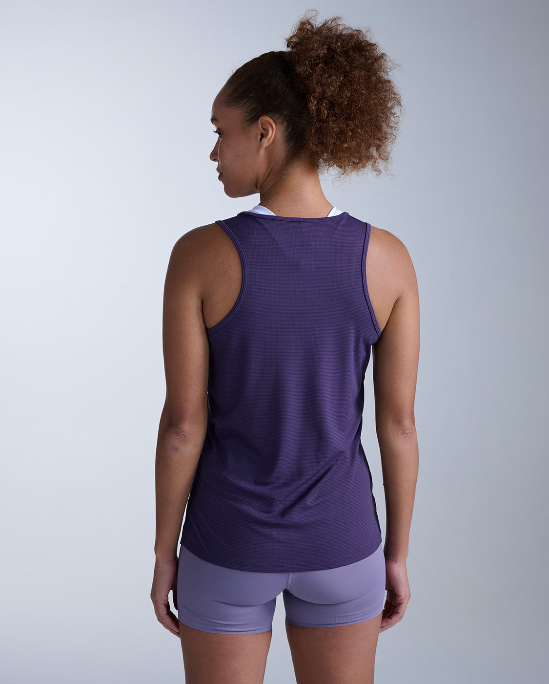 2xu-aero-singlet-canotta-running-donna-slim image 2