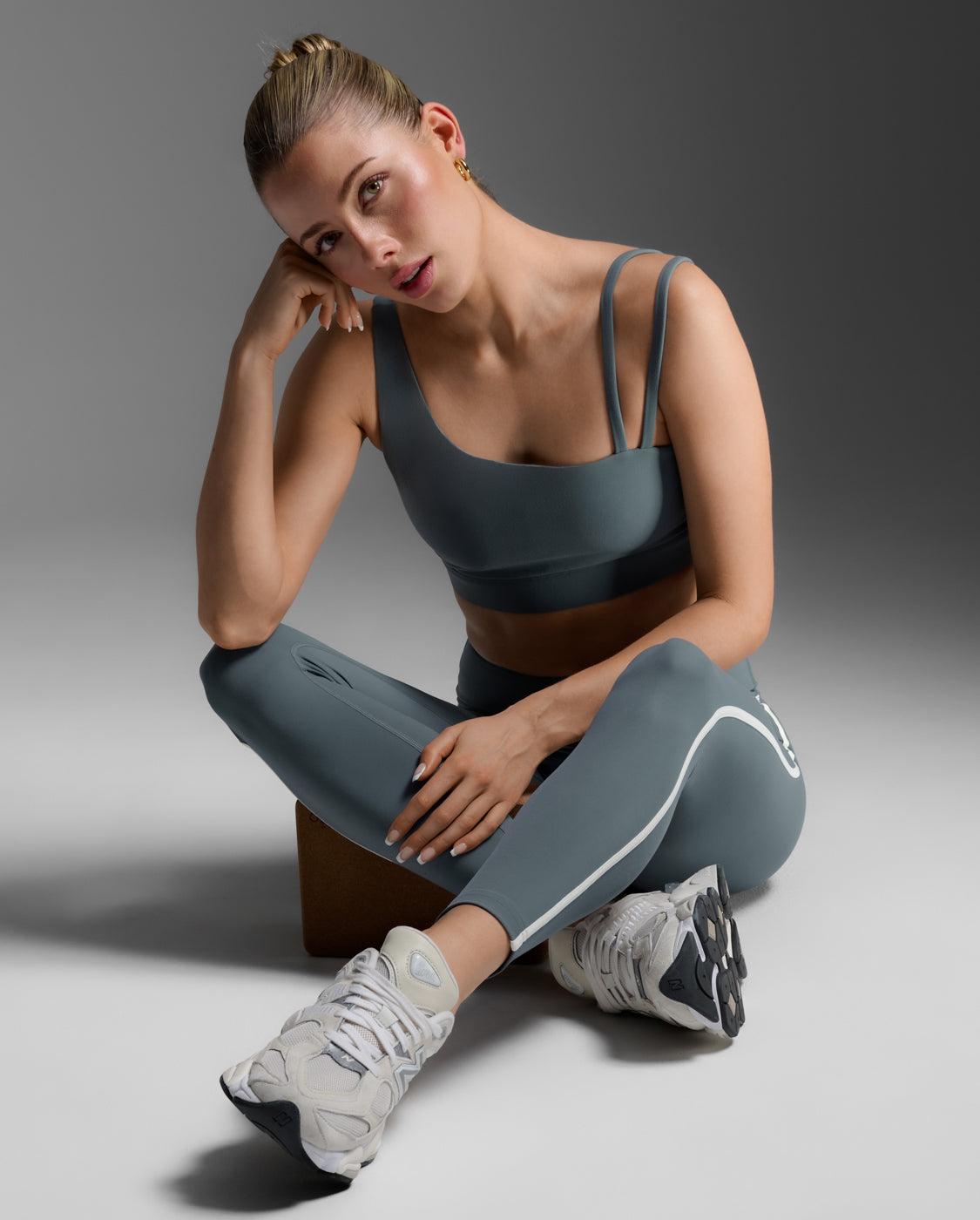 2xu-form-fluid-asymmetric-bra-reggiseno-sportivo-supporto-leggero image 6