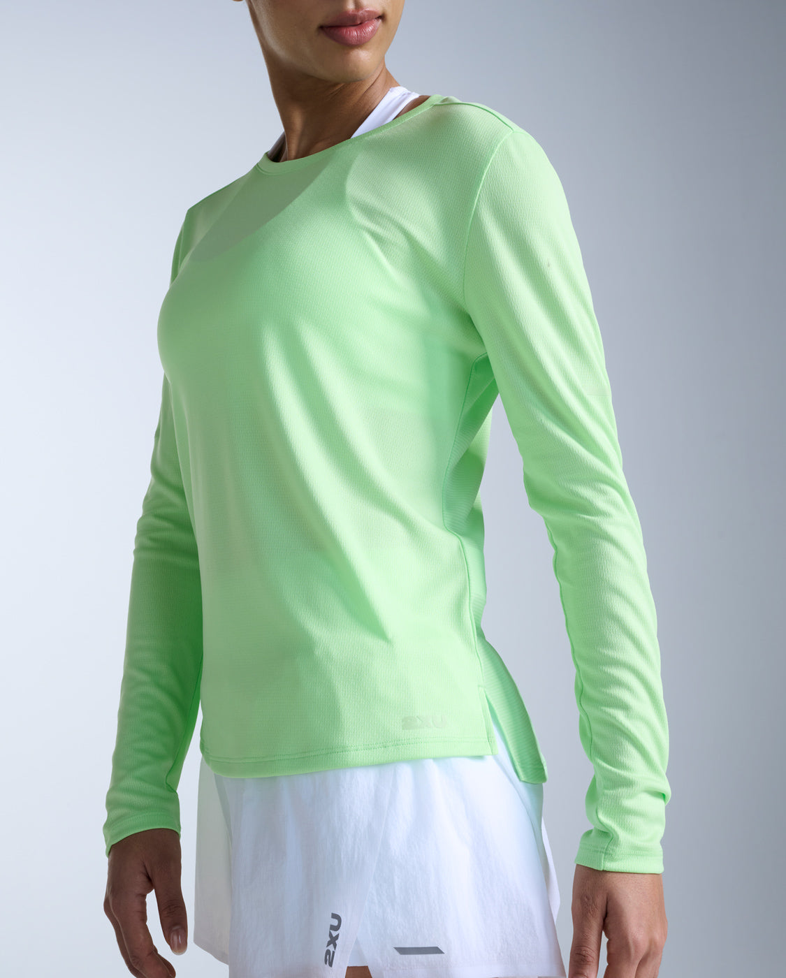 2xu-aero-long-sleeve-donna-maglia-running-verde-slim-fit image 3