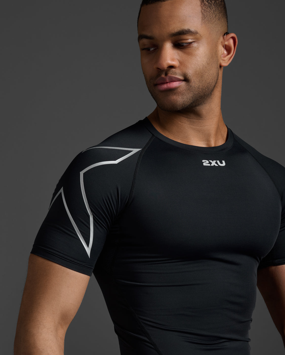 2xu-core-compression-short-sleeve-uomo-nero image 2
