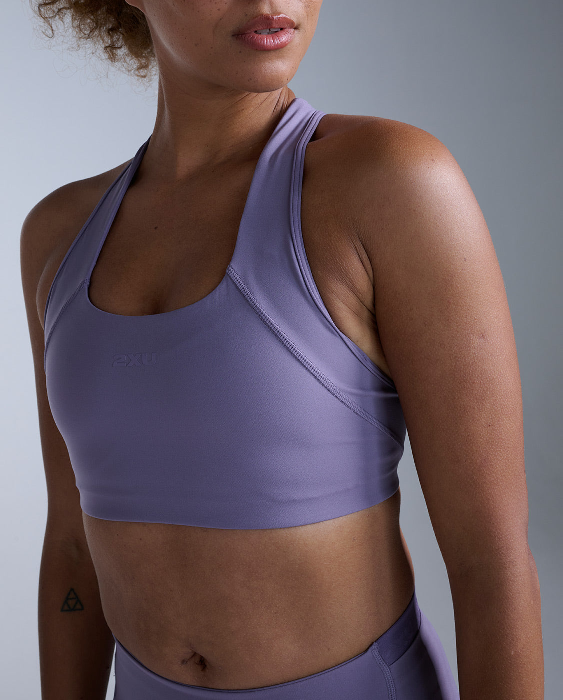 2xu-form-racerback-medium-impact-bra-reggiseno-sportivo-viola image 2